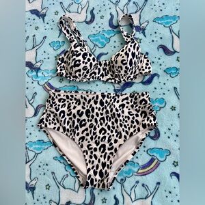 Kona Sol two piece swimwear sz M